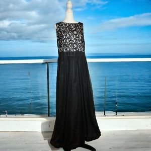 Jessica Howard Black Formal Sequined Lace Mesh Gown Size 16.